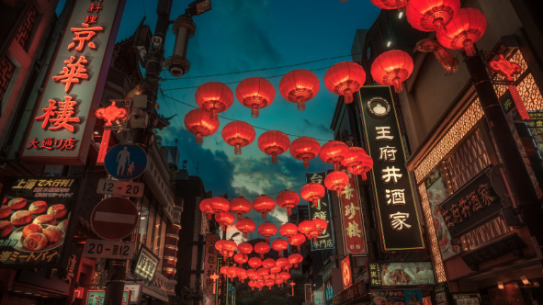 Festivais tradicionais do Japão que encantam turistas Alberto Toshio Murakami mostra como os festivais tradicionais do Japão encantam turistas com cultura e tradição.