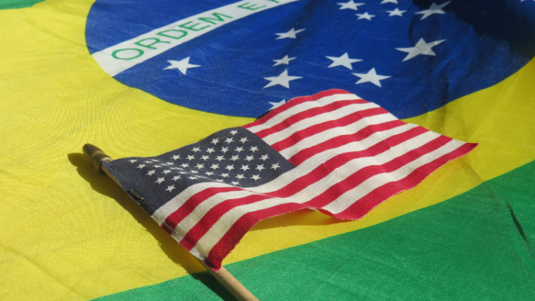 Política internacional em foco: Trump e a nomeação de aliado da extrema-direita para o Brasil