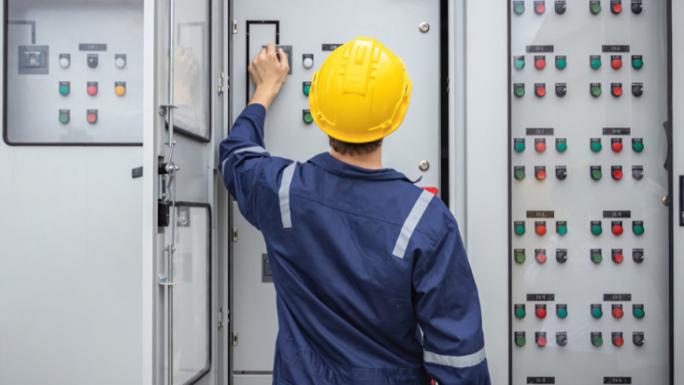 Auditorias e gestão de vulnerabilidades são pilares da segurança na engenharia. Elmar Juan Passos Varjão Bomfim enfatiza a identificação antecipada de riscos.