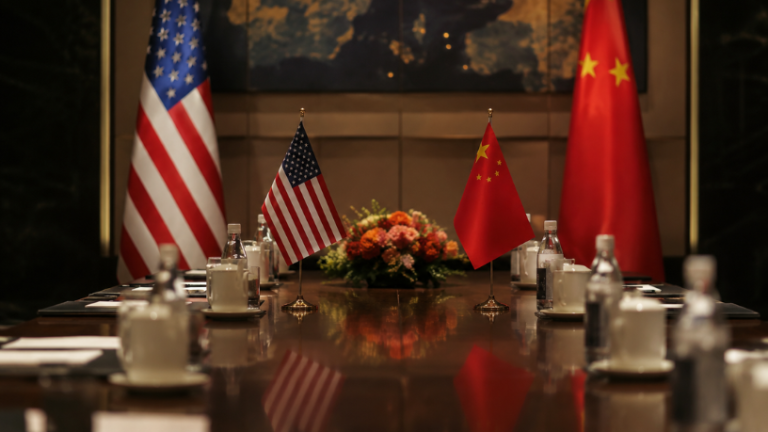 Política dos EUA sobre Taiwan permanece inalterada: tensões com a China e o risco de escalada geopolítica global